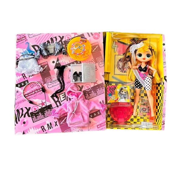 L.O.L SURPRISE! REMIX POP B.B FASHION DOLL WITH MUSIC, EXTRA OUTFIT ECT. - Picture 11 of 12